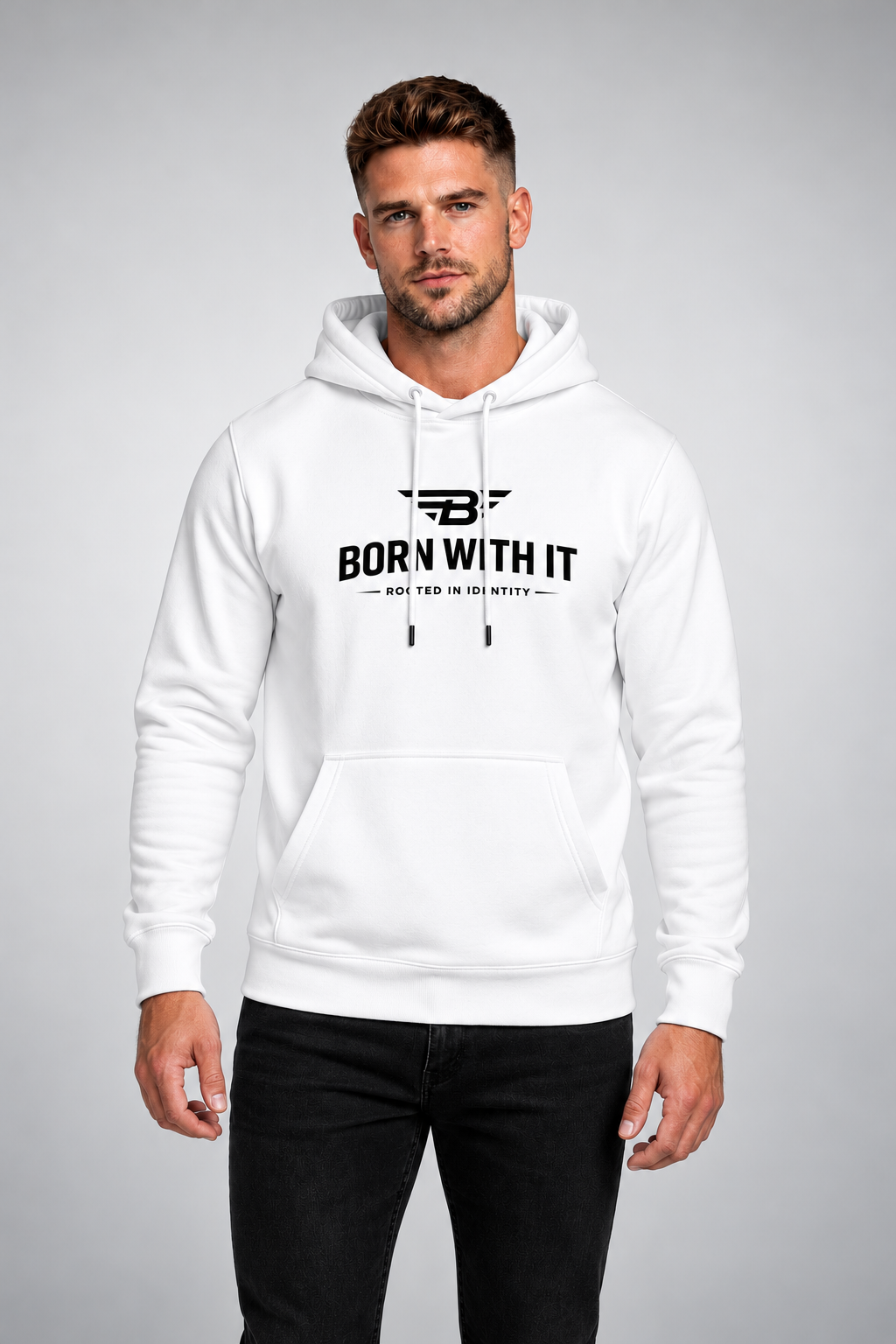 SUDADERA CON CAPUCHA DE FELPA BLANCA ESTILO URBANO | BORN WITH IT BY DESIGN